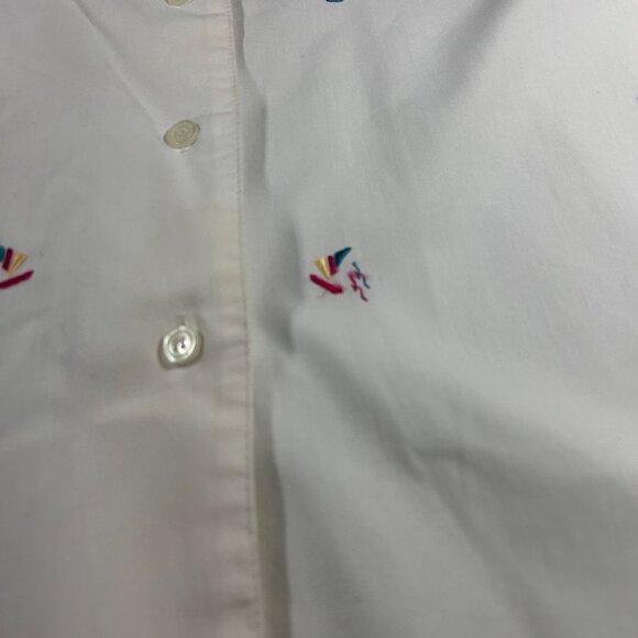 Vintage White Button Up Top Size M Embroidered Sailboats Classic 90s Coastal Gma - Picture 4 of 11
